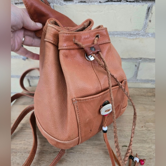 Vintage Leather Backpack - Picture 2 of 11